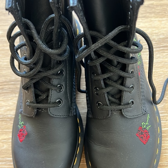 NEW! Dr. Martens 1460 Vonda Mono Women’s Floral Boots -Rose Embroidery. - Picture 5 of 5